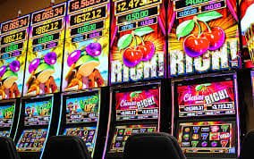 Jewels of Prosperity slot game interface on dewata showing reels, paylines, and spin controls